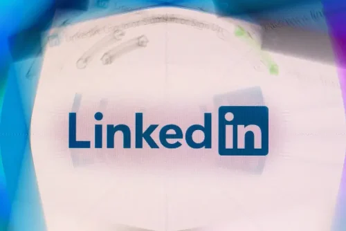 Logo de LinkedIn sur un écran d'ordinateur