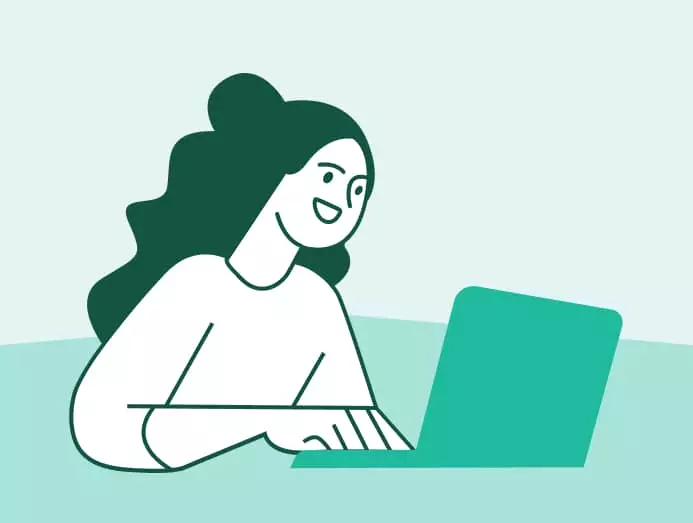 Illustration d'une femme souriante devant un écran d'ordinateur portable sur son e-commerce Sylius